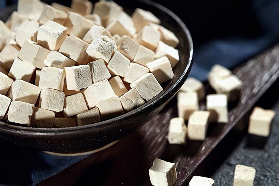 舌头有裂纹吃什么降火食物,舌头有很多裂纹中医怎么讲