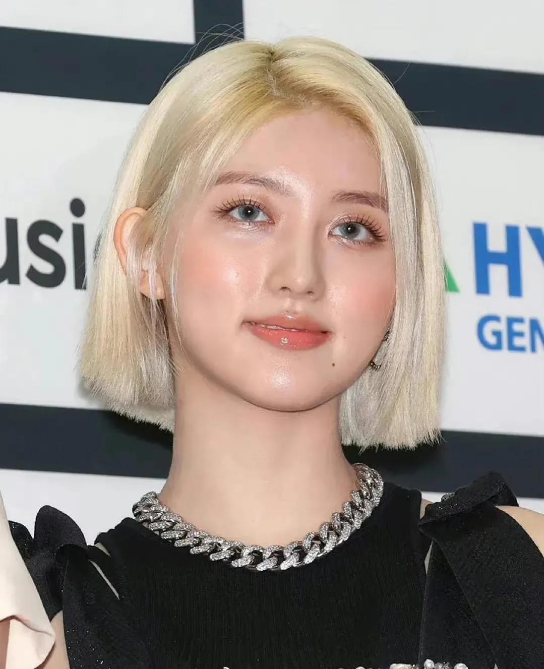 韩国学生党提气色润唇膏,润唇膏涂脸韩剧