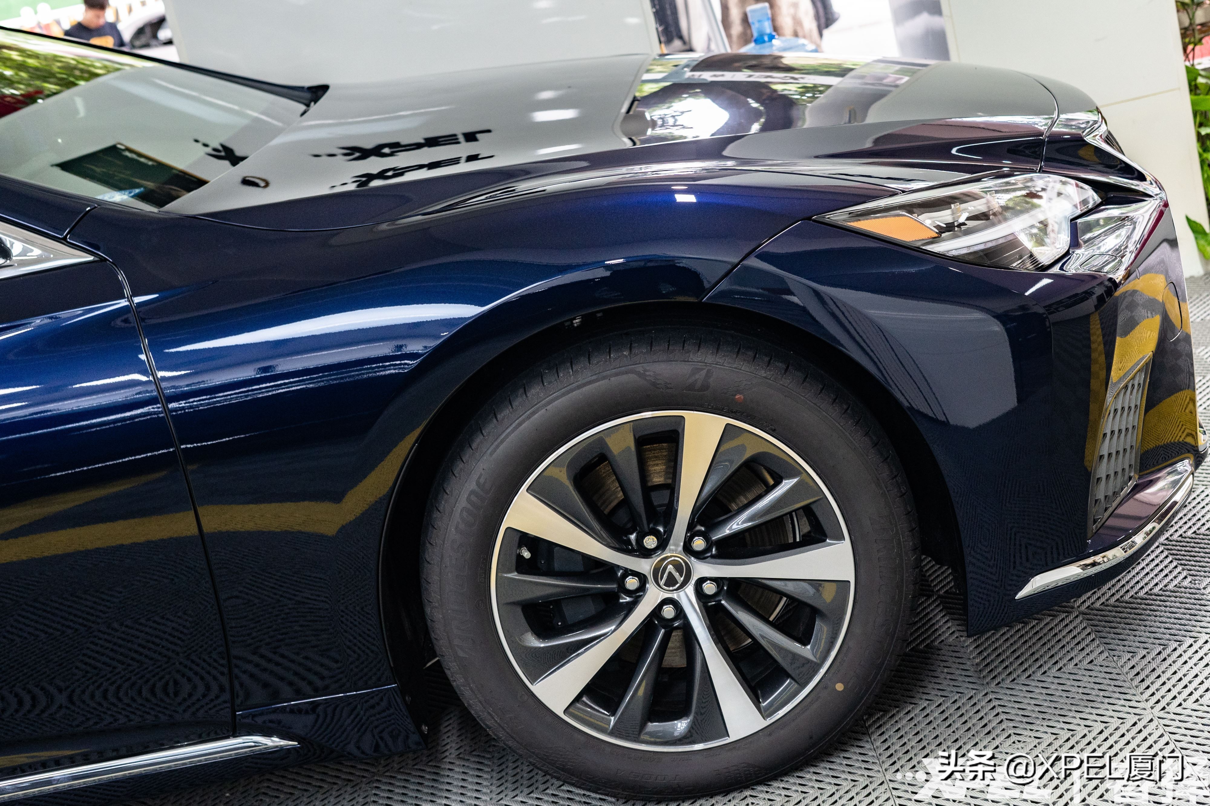 隐形车衣是用胶贴还是水贴,厦门xpel新车需要贴隐形车衣吗