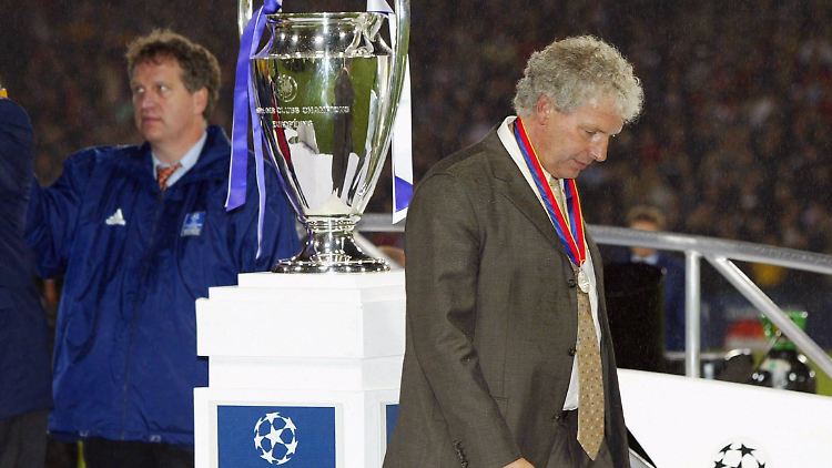 阿隆索执教勒沃库森几场不败,阿隆索带队勒沃库森夺德甲冠军