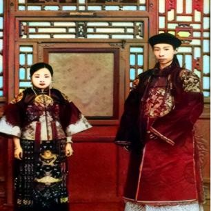 日军日记：半夜偷袭了村庄，为实施惩戒，我将*雷手**塞入女人*体下**中