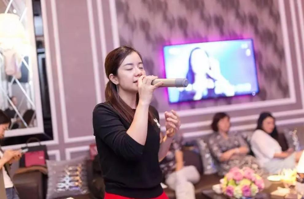 是麦克风也是音箱！小米有品众筹90后幸福感，情侣在家可对唱情歌