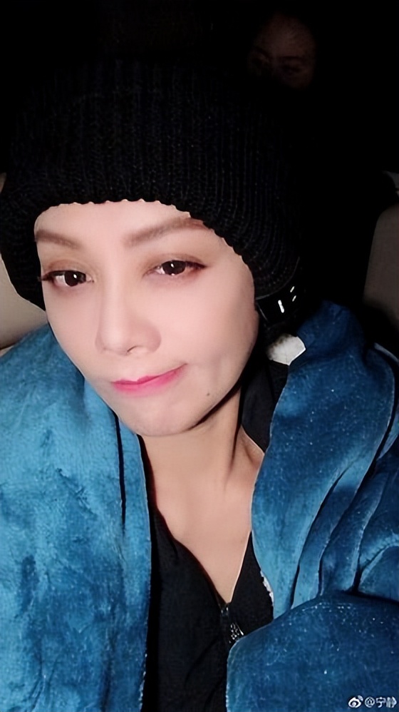 “狂野性感”的宁静，混娱乐圈无人敢*规则潜**，情史劲爆火辣