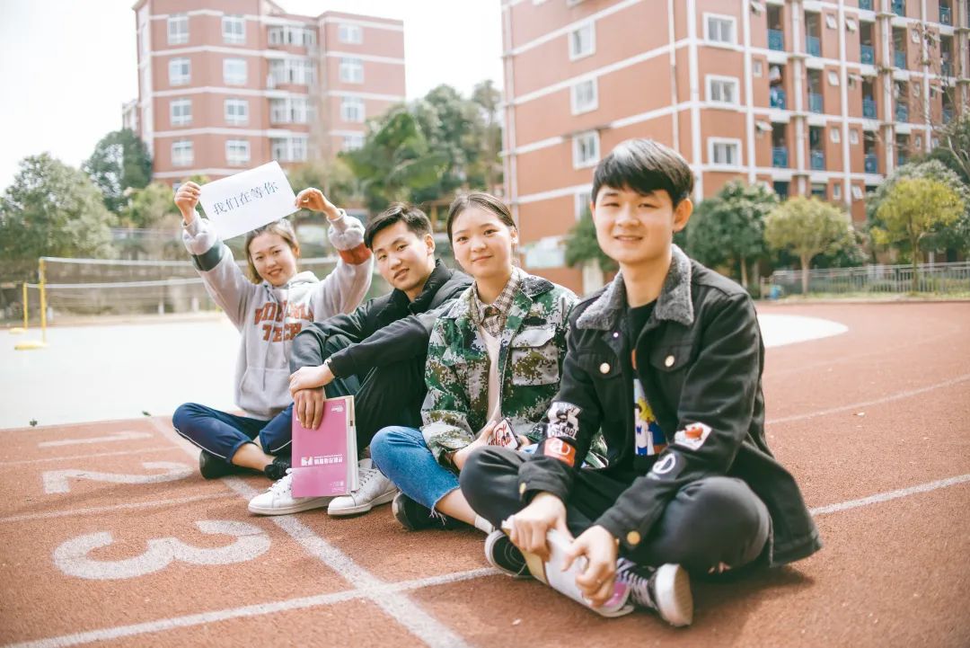 中考有点遗憾，成都这些学生毕业后获特斯拉等大厂青睐，月薪过万