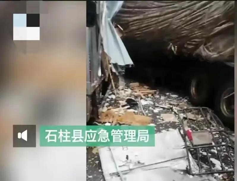 突发重庆一大客车侧翻致20人受伤,重庆大客车侧翻致多人死亡