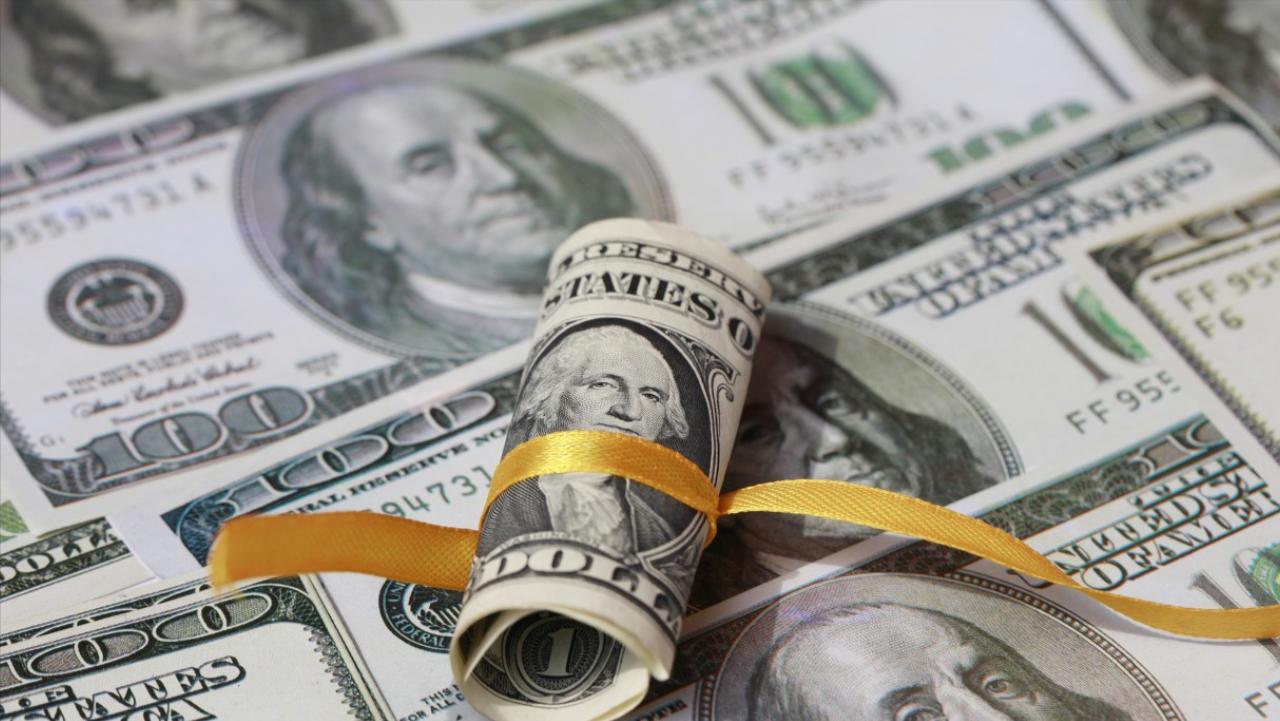 多国抛售的美债是谁接手的 (美媒看全球买家抛售美债)