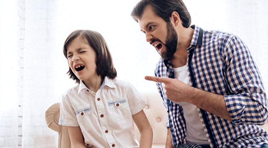 男子隔空猥亵40多名未成年人,男子隔空猥亵8名幼女获刑7年半