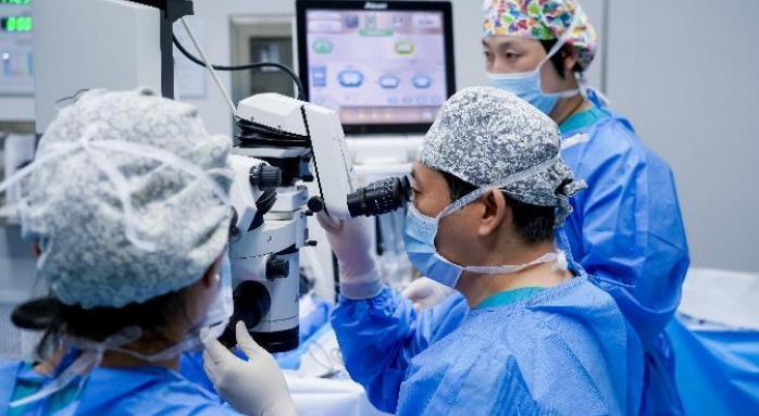 一术多效！首批全新一代散光矫正型白内障手术在爱尔眼科成功开展