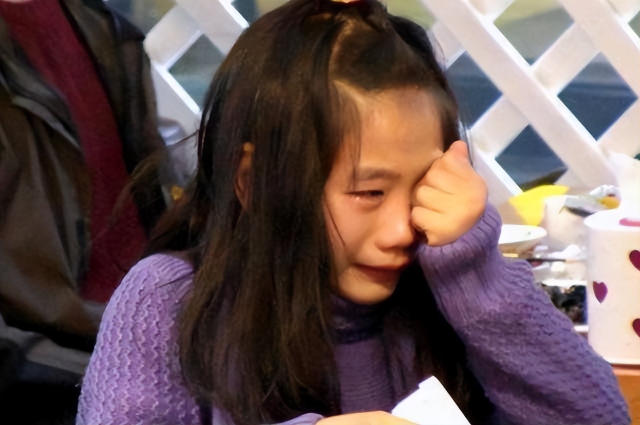 小孩内心脆弱爱哭报什么课程,孩子内心脆弱爱哭是怎么回事