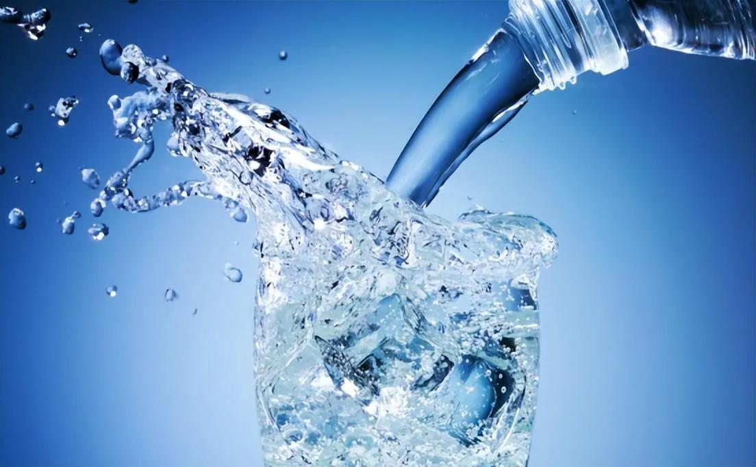 恒大冰泉，花60亿打广告亏了40亿元，无奈溃败离场