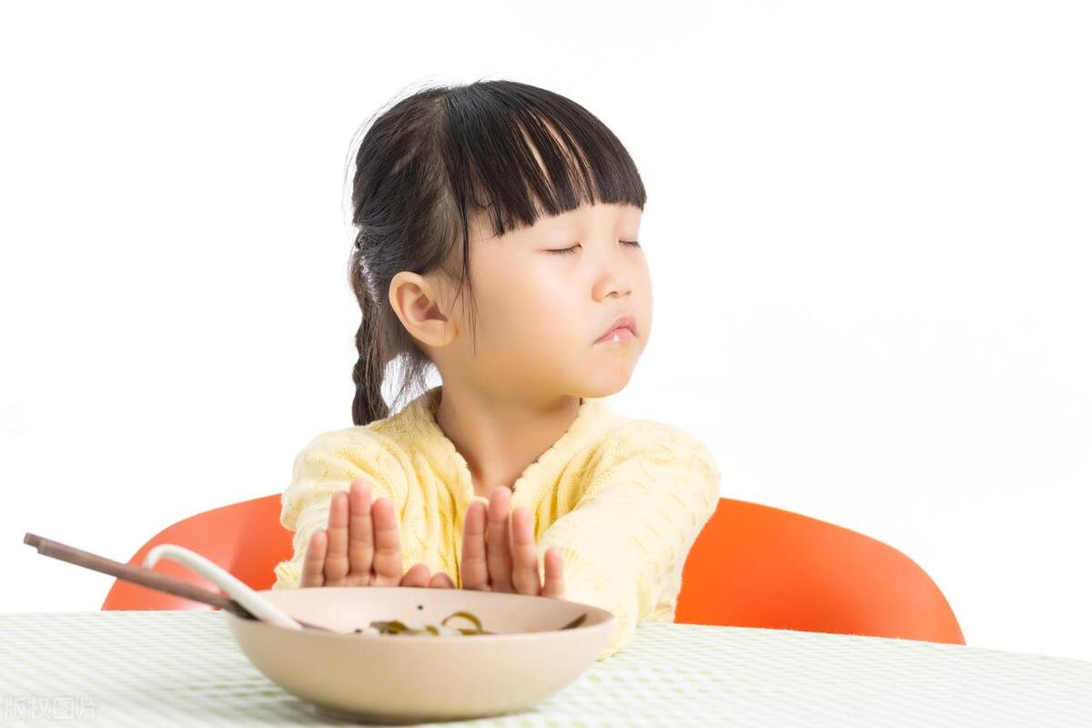 宝宝不爱吃饭总是睡觉,小宝宝不爱吃饭怎么办