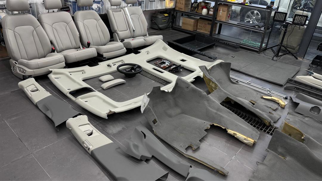 奥迪q7报废厂,老款奥迪q7出车祸