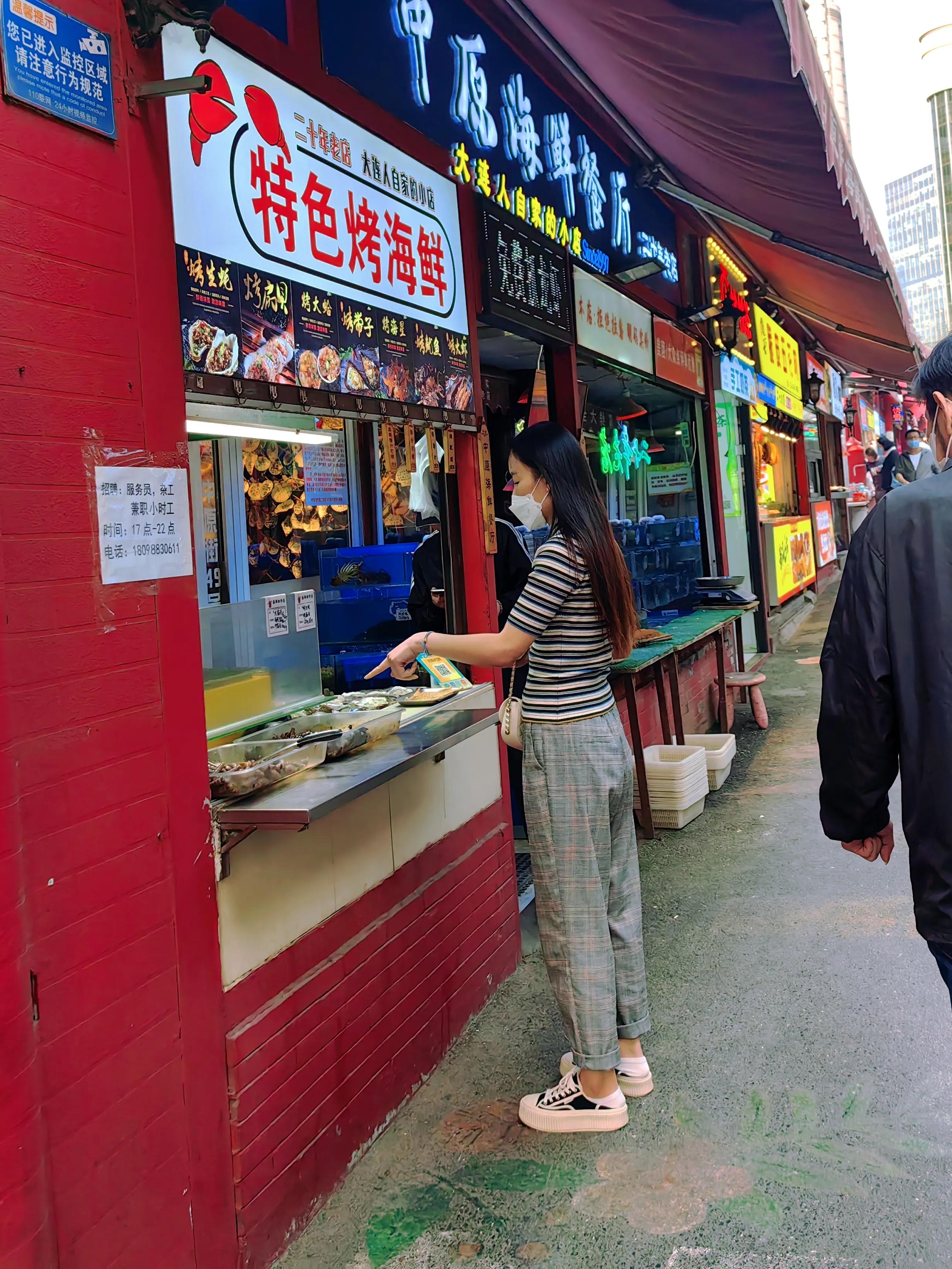 大连火车站夜市最好的小吃街,大连打卡小吃街