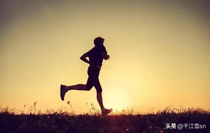 寂寞的跑道,孤独的操场