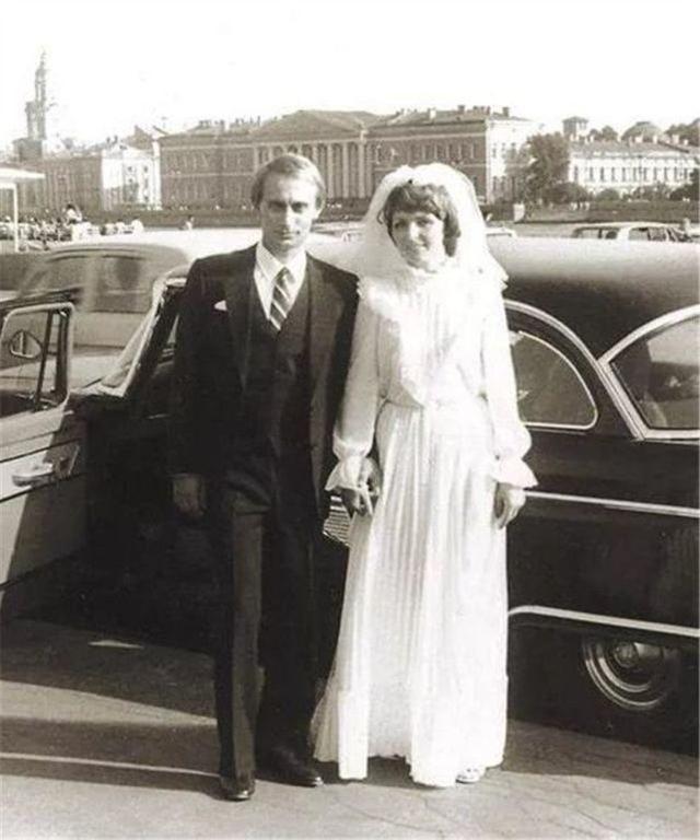 普京出任总统当晚视频,普京当选总统后流泪讲话视频