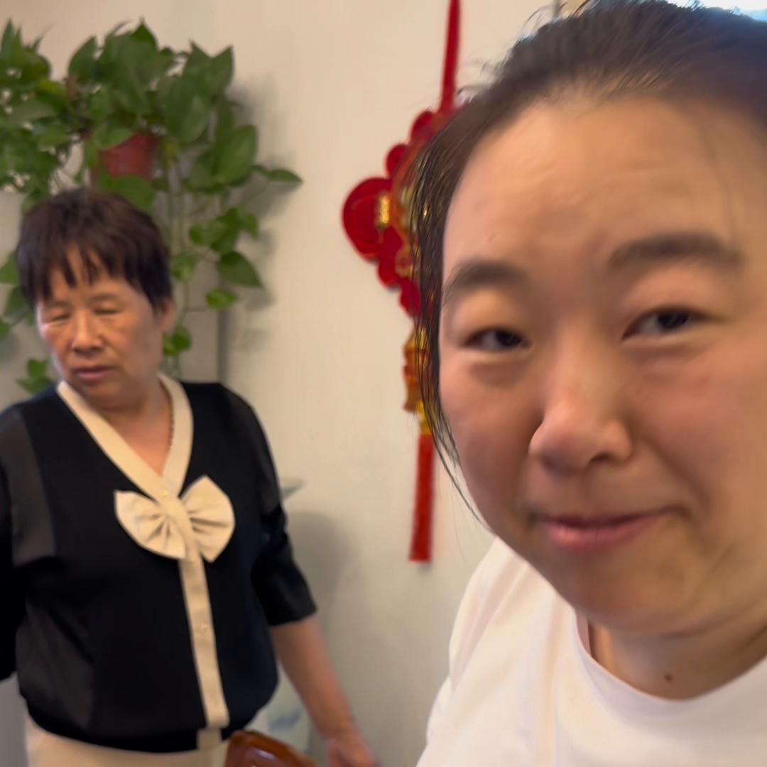 二姨好多年没来，这次回来我们就带她各种吃吃吃……但晚饭...