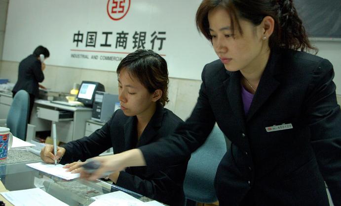 张雪峰靠乒乓球特长到银行工作,国家开发银行张雪峰