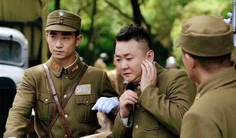 他是抗日英雄，一生娶了40多个老婆，83岁去世，至今却还未下葬