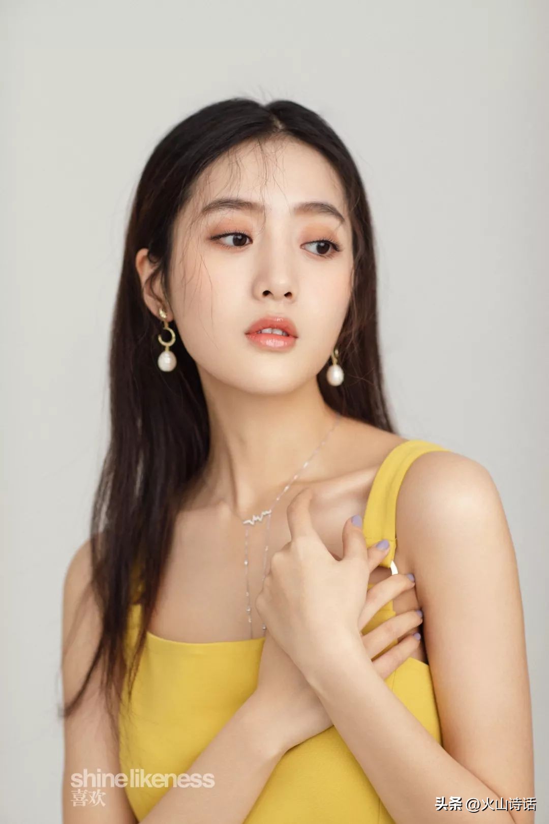 王梓薇：95后小花中的一颗新星，写真很甜很甜啊，太爱了！