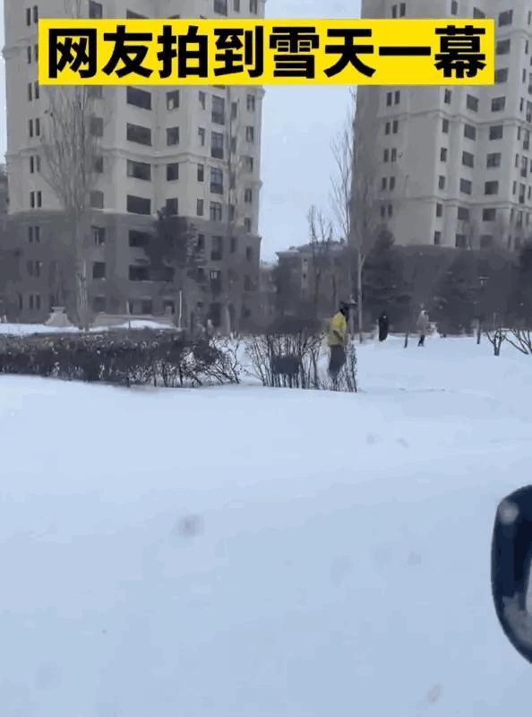 街头魔术大师秀操作，手法实在是太厉害了，找不出任何的破绽