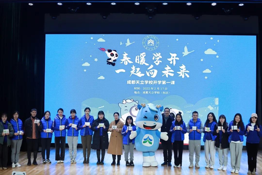 开学啦听听新生的感受,开学了看一下宿舍的环境