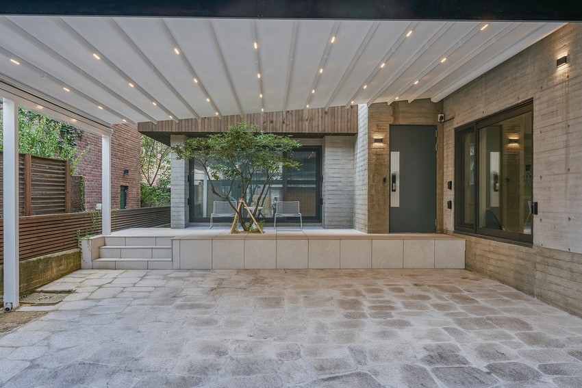 一家六口住390平方的别墅,一家6口住在40平米的房子