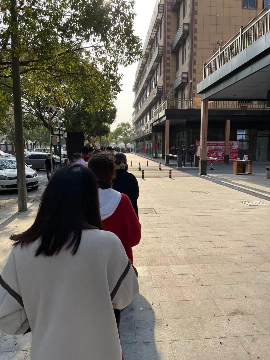 在上海静默的春天，三位实体商业人的此时此刻|与你同在