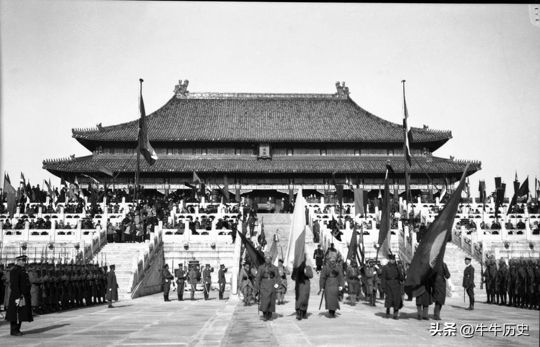 男人藏品,男子收藏罕见100元纸币