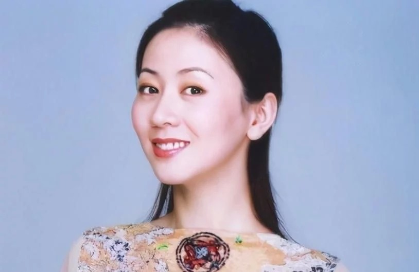 “人体模特”汤加丽：父母很难原谅我，和丈夫离了婚，但我不后悔