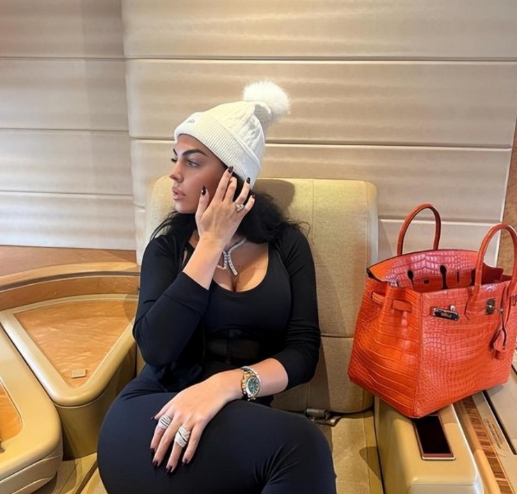 c罗伊莲娜乔治娜对比,c罗为何选择乔治娜而放弃伊莲娜