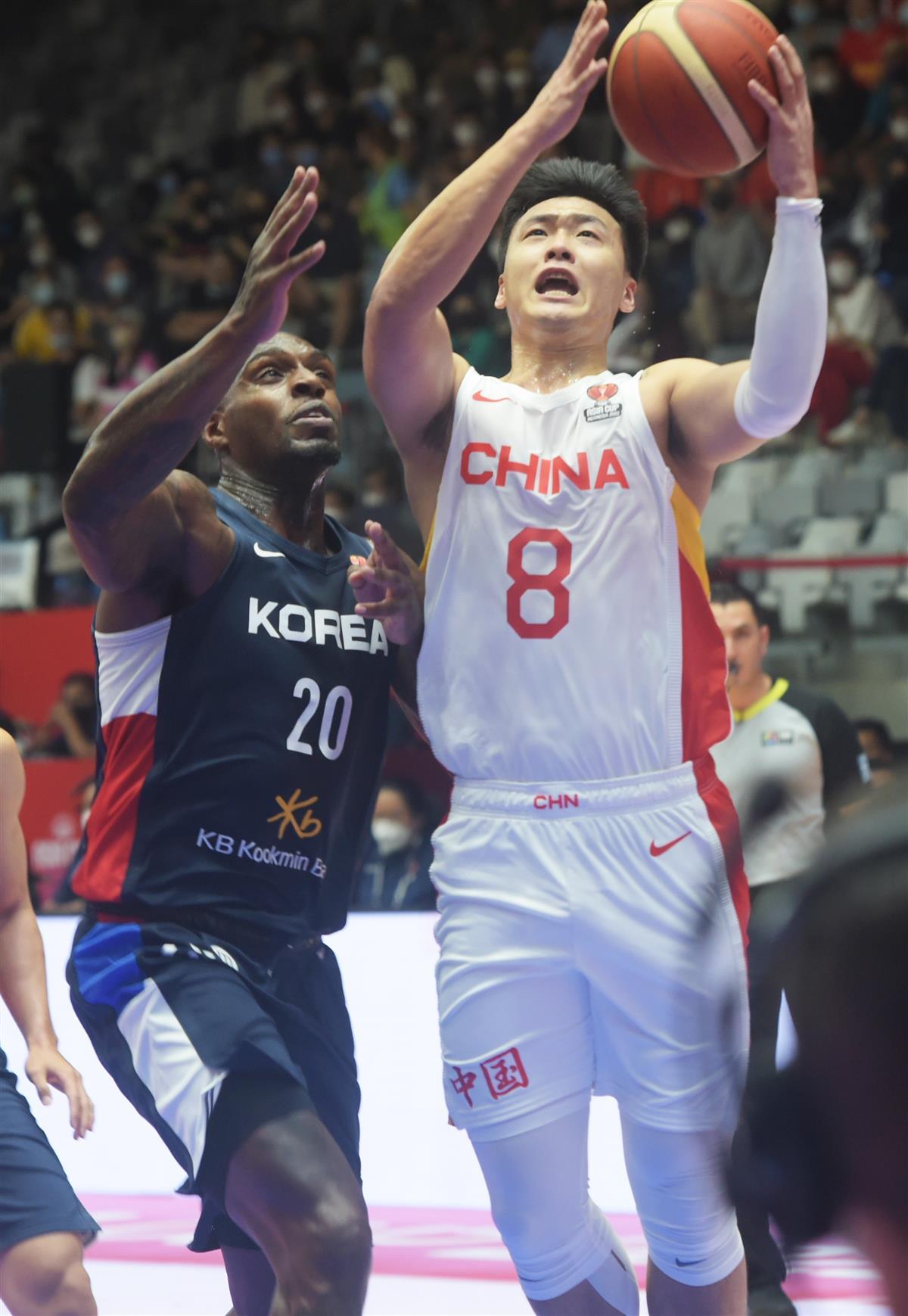 周琦撑起中国男篮,周琦扛起中国男篮