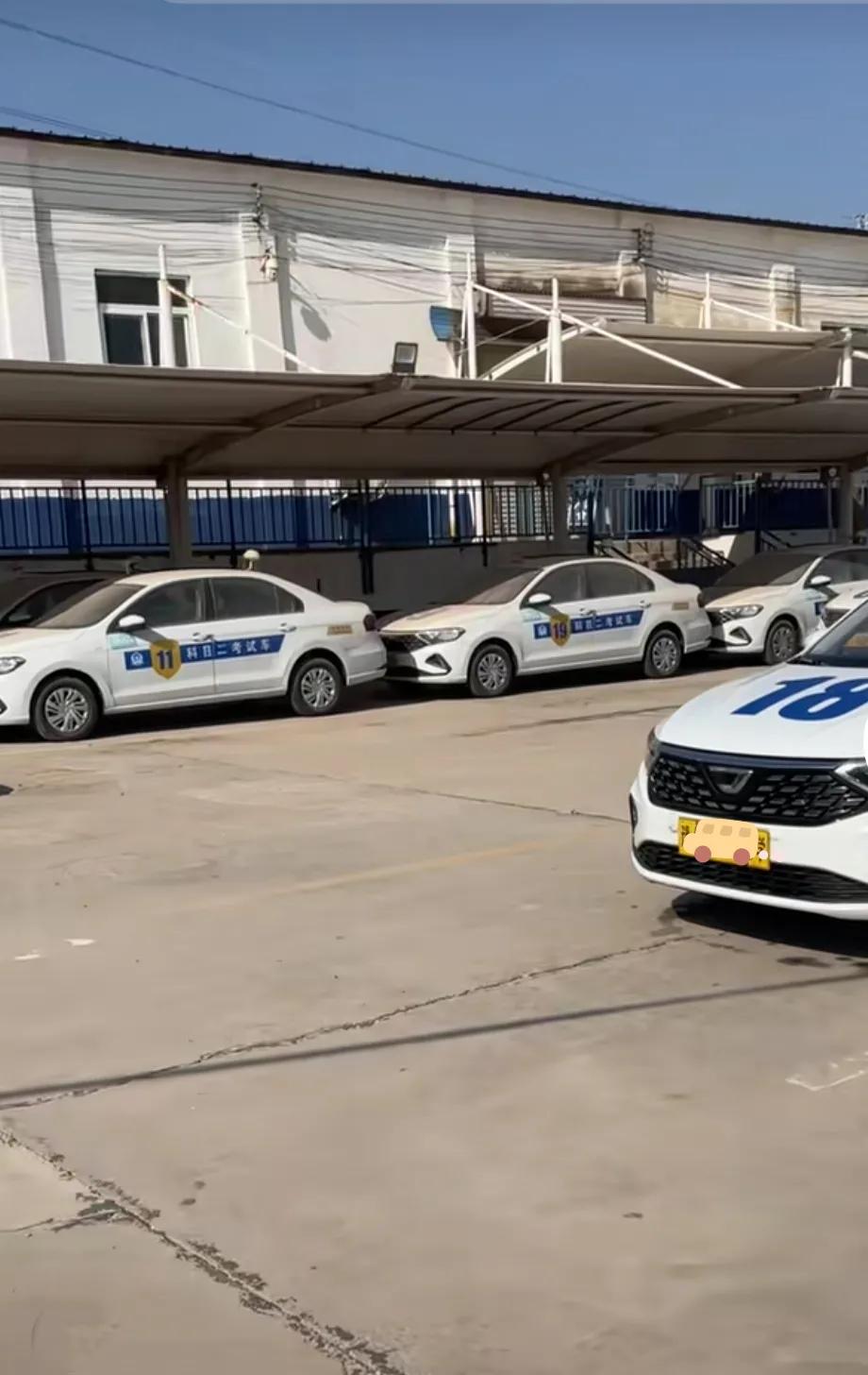 驾校考试机器怎么开,驾校考场机器