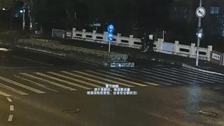 【正能量暖心事】女子半夜醉酒迷路民警安抚平安送回