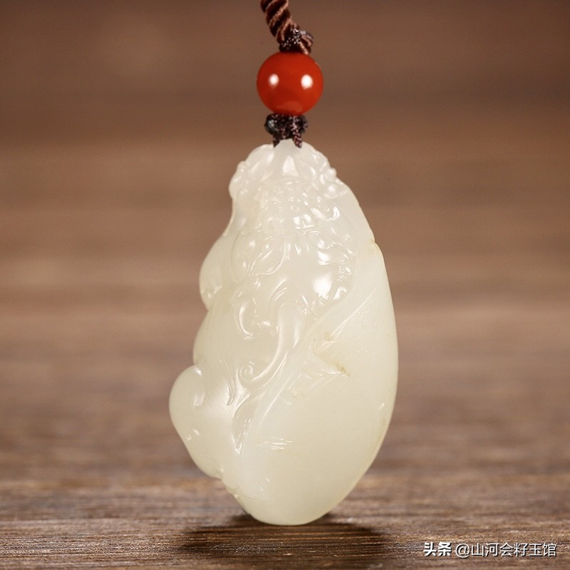 假的和田玉戴着对身体有害吗,和田玉戴久了会价值越来越大吗