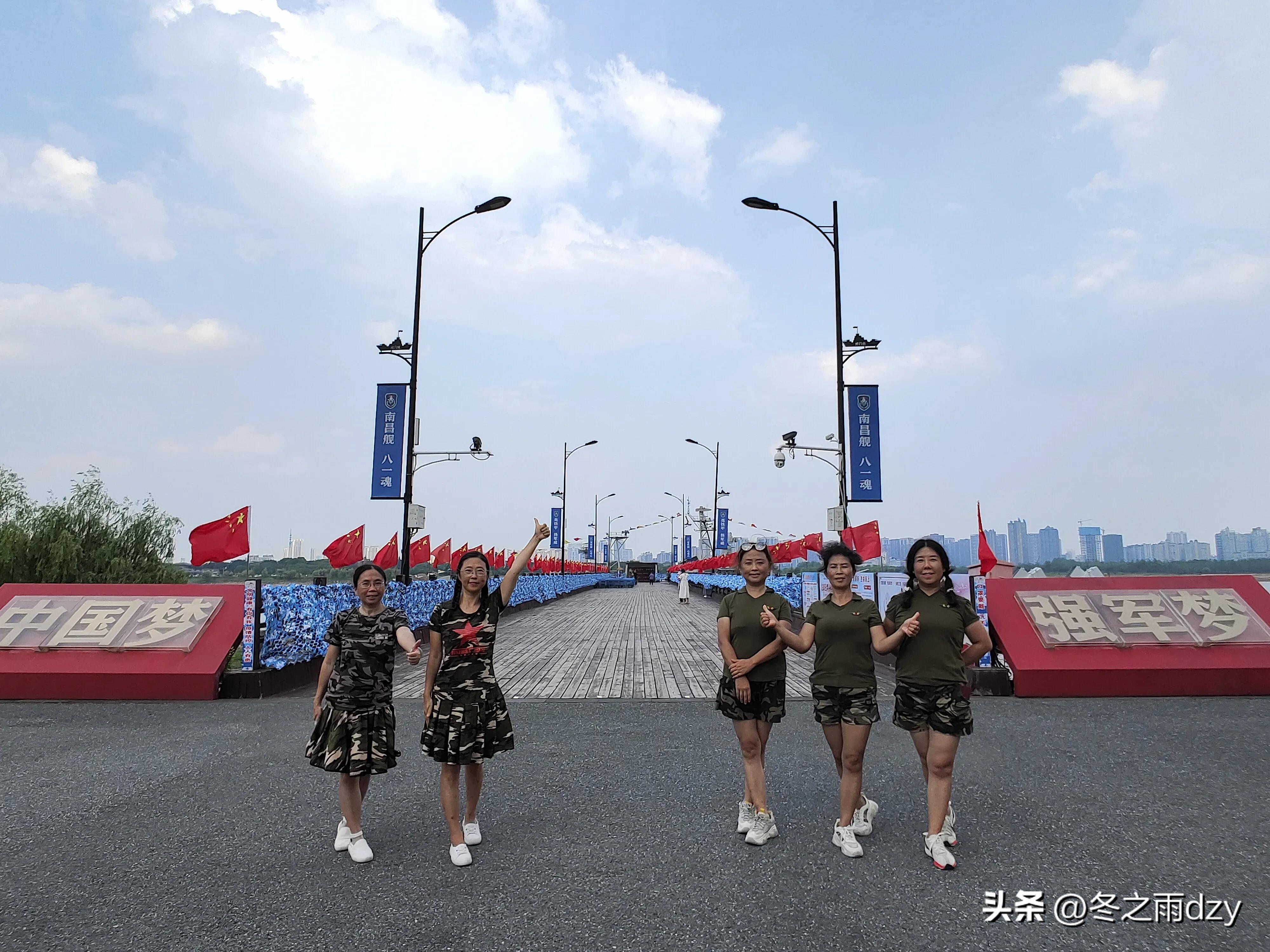 南昌舰主题园凤凰洲湿地公园,凤凰洲建军广场