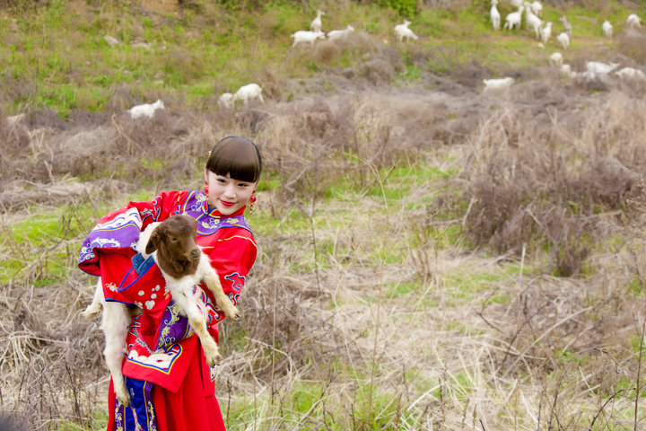 艳哉此雏，谁氏子也？