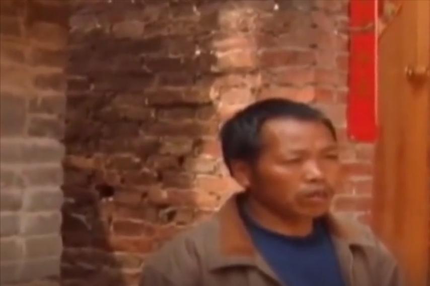 村民深夜进老宅背后突现诡异人影,村民家中惊现诡异黑影