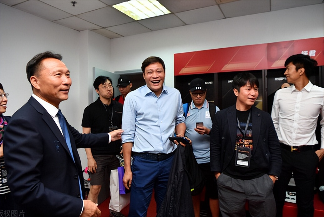 国足名宿范志毅：53岁拥有3段婚姻，坦言很爱国，孩子全是外国籍