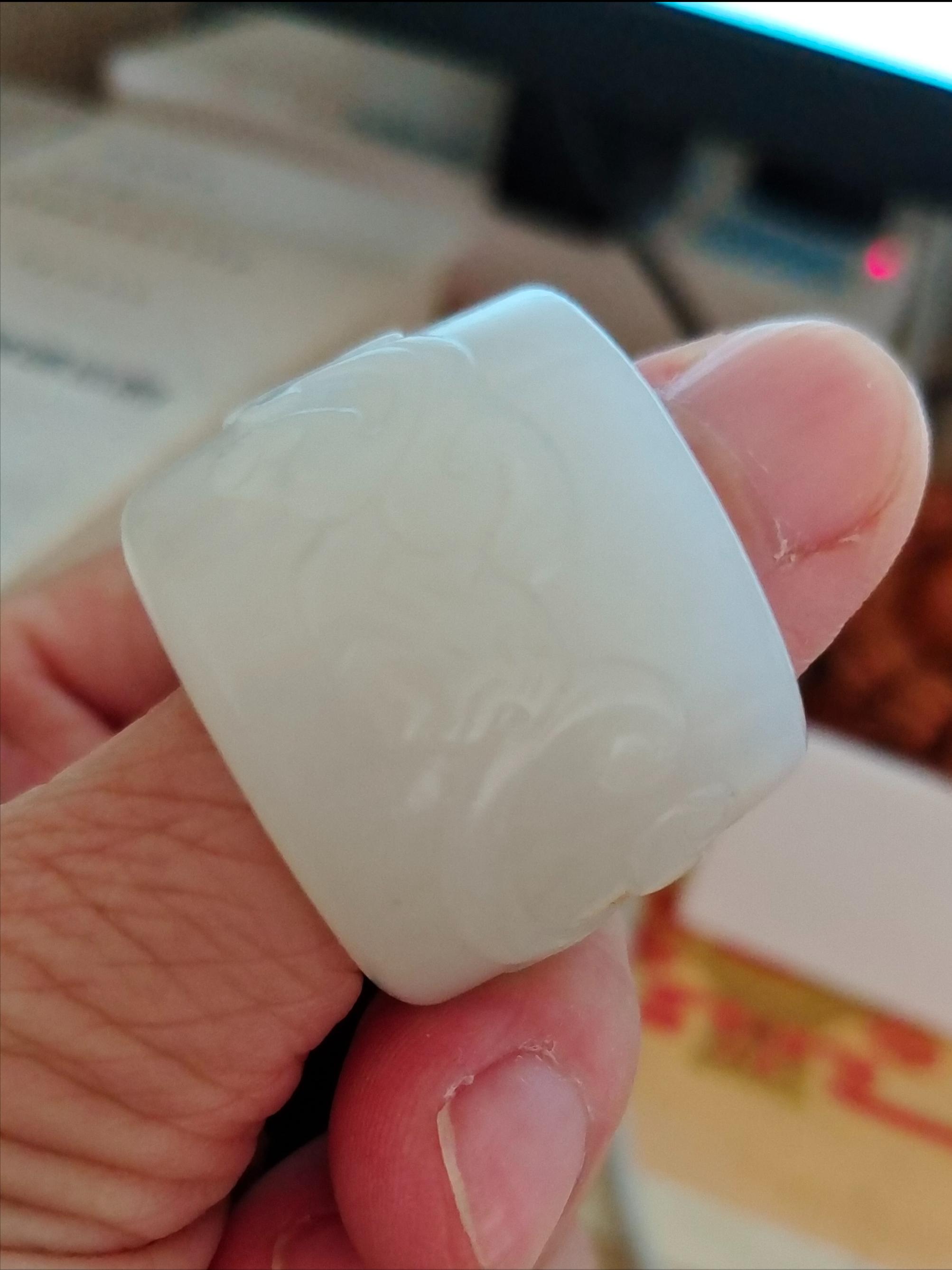 和田白玉泛黄还是泛青好,佩戴和田白玉对身体有什么好处