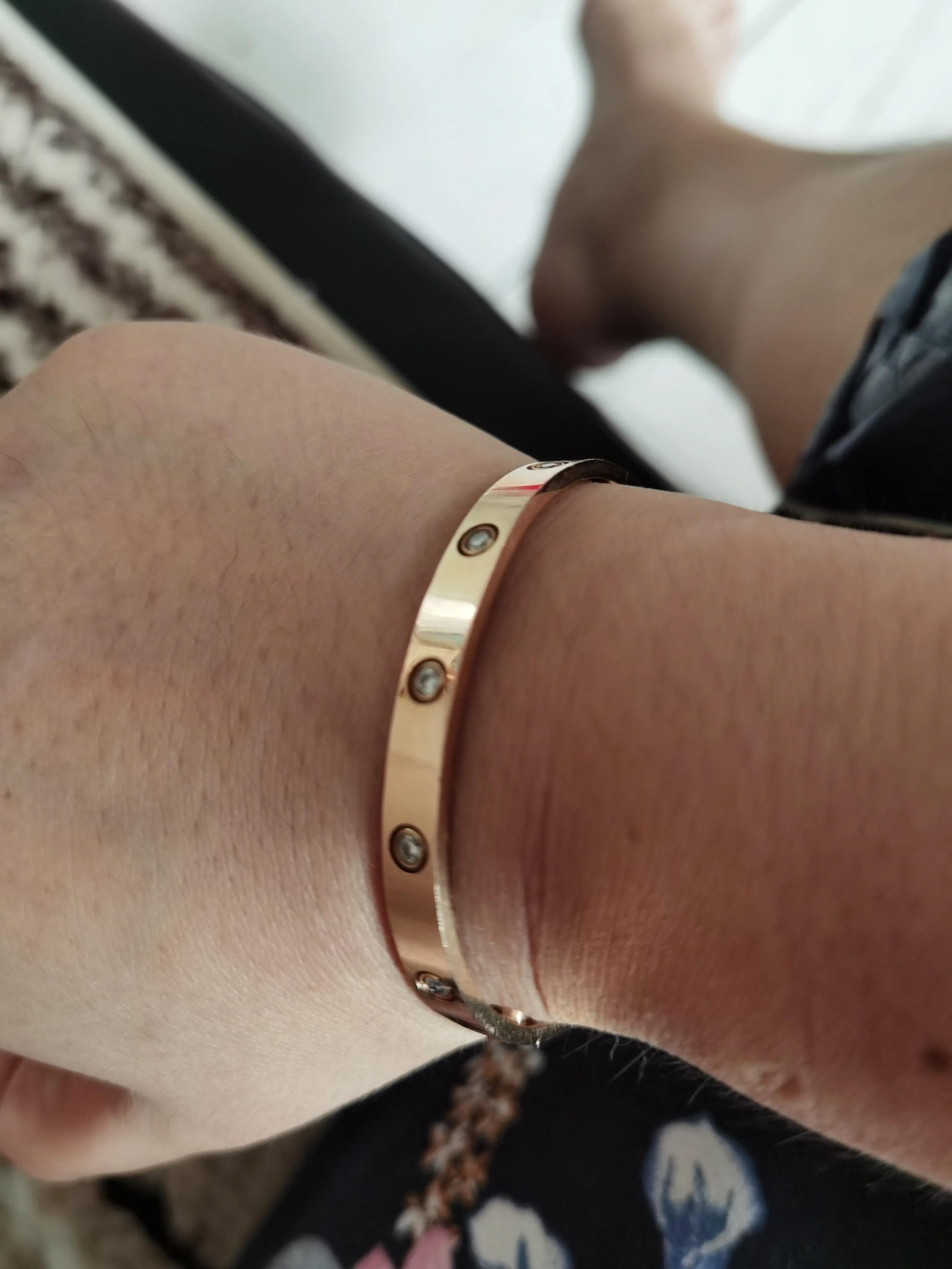 玉镯子哪个牌子好,什么样的玉镯子是好的