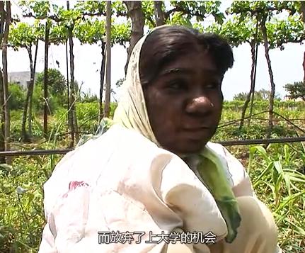 故事:非洲17岁女孩长满络腮胡,毛发从鼻孔长到脖子,身体有何异常