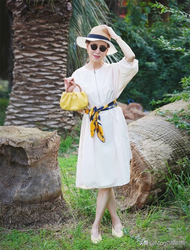 女人戴帽子怎么戴好看,年龄大的女性戴什么表