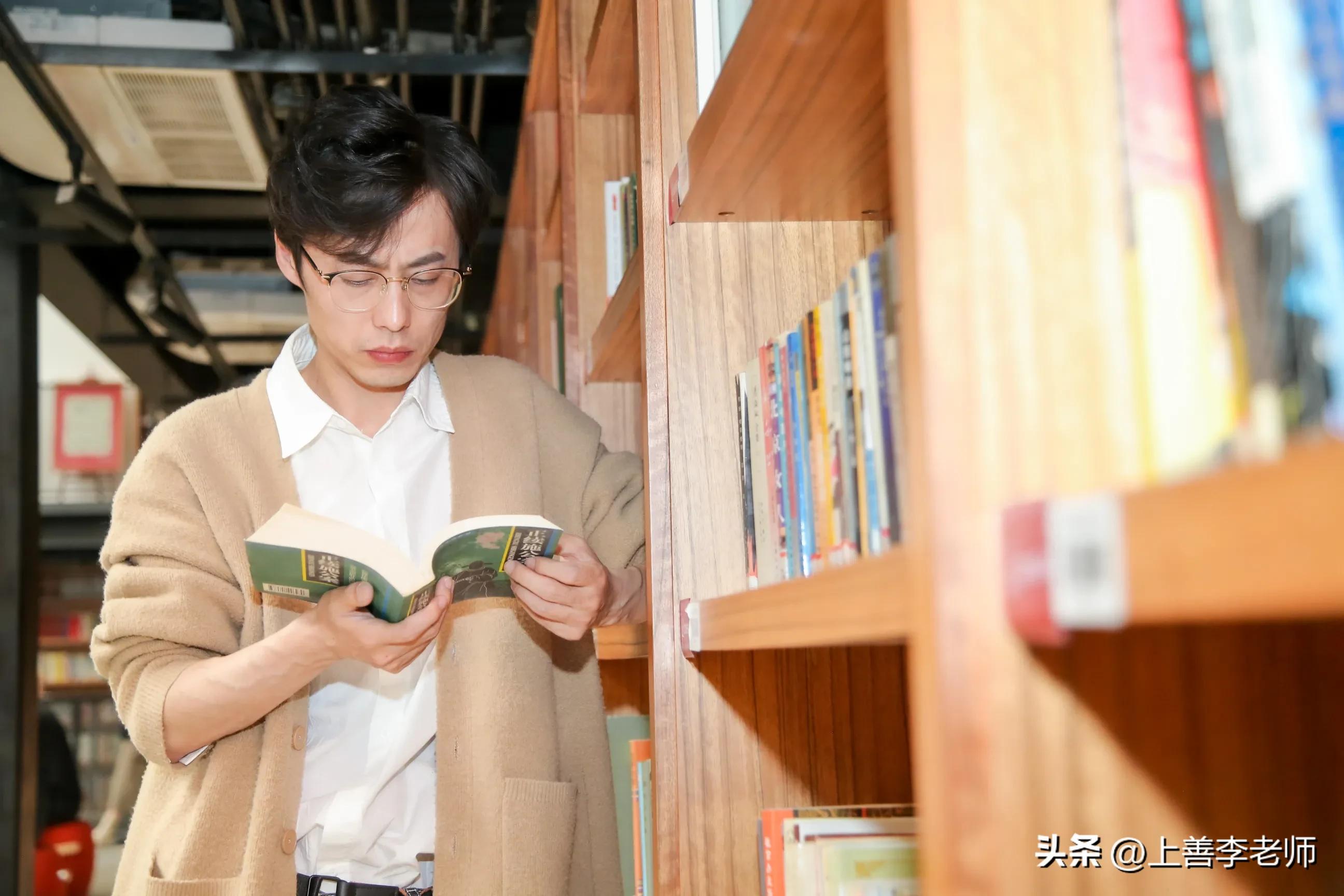 “挖到了”别墅的美女幼师，直播获利超千万？网友：职场玩得真溜