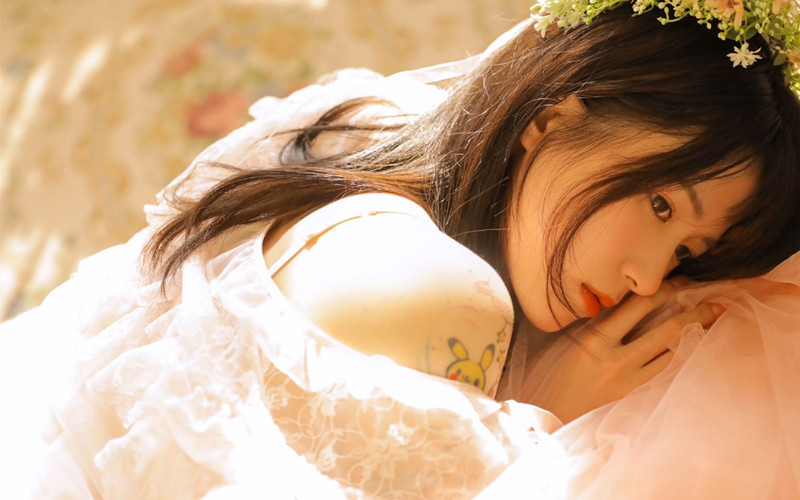 遭女友背叛，被奸夫打成重伤，却意外得到传承，从此纵横世间。