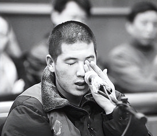 小贩持刀捅城管第一案辩护词,城管被小贩捅死第一案律师辩词