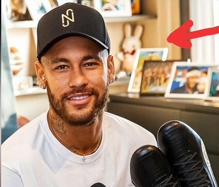 内马尔进球为白血病男孩跳舞,内马尔学患病孩子进球跳舞