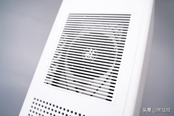 12600K+STRIXB660-I+RTX3060，AKLLAA5立式ITX机箱装机展示