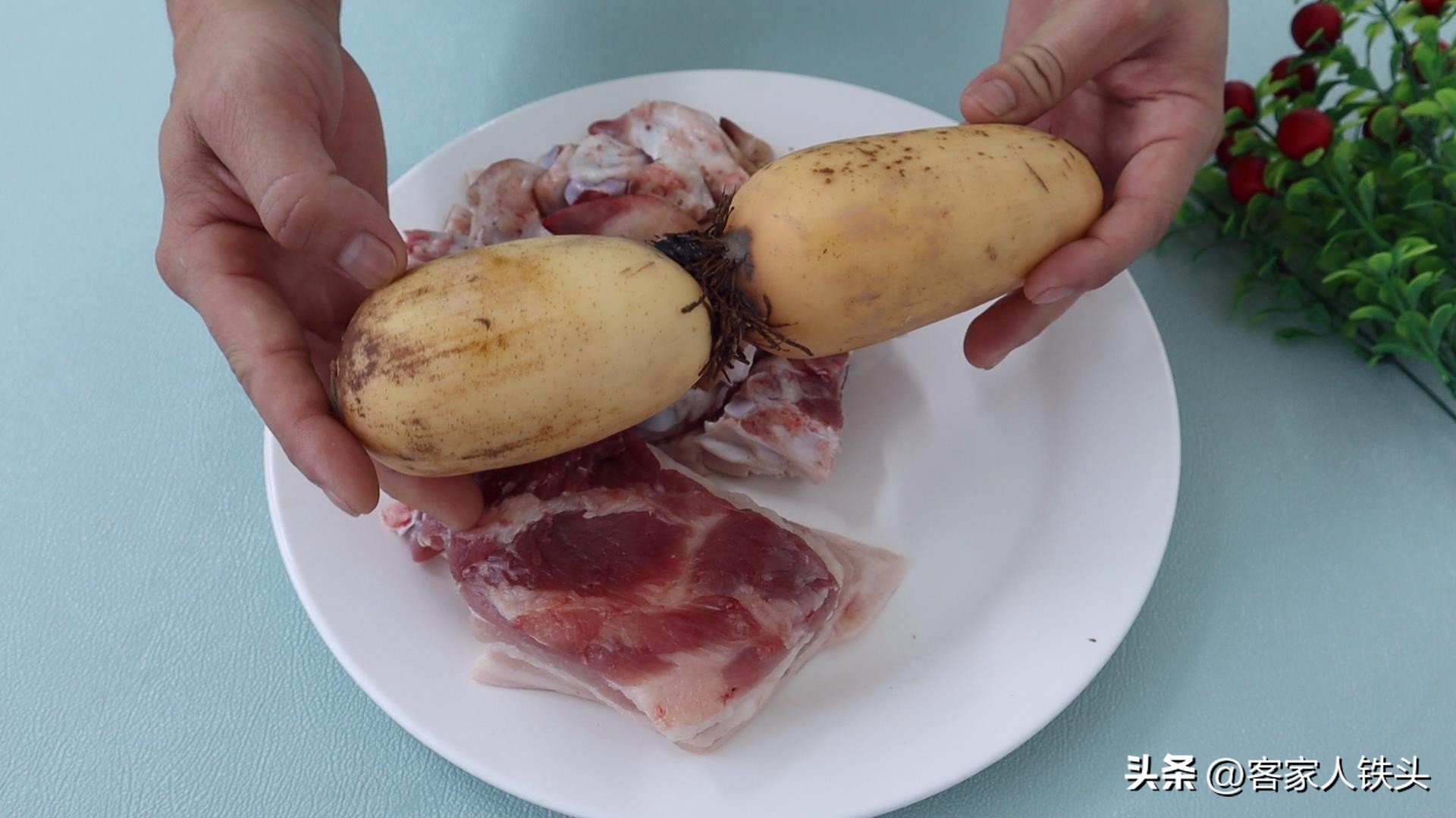 莲藕炖猪脚的家常做法大全,莲藕炖猪脚的正宗做法详细过程