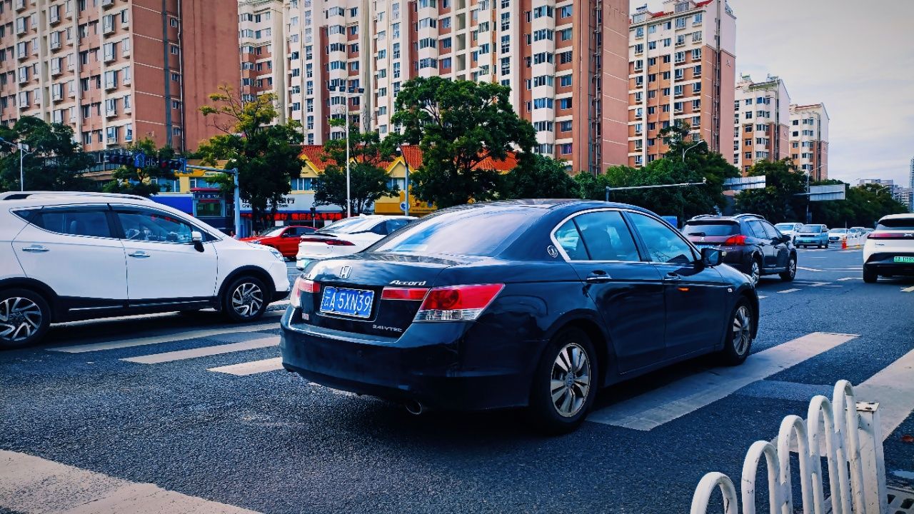 城市代步车宏光mini,电动汽车五菱宏光mini优缺点