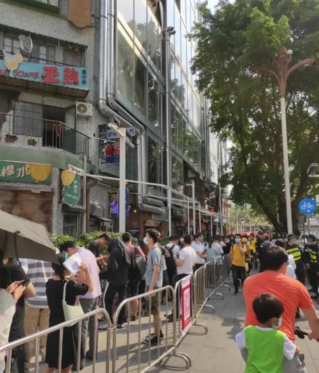 人头费一天1万，网红店搞钱的路子太tm野了...